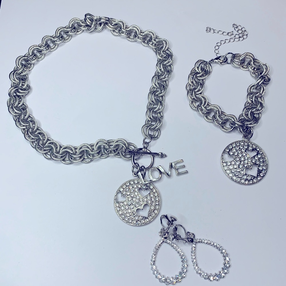 B2) 3 Piece Charm Jewelry Set